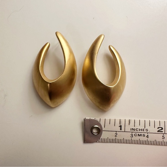 Vintage Givenchy Chunky Gold Earrings Signed Paris New York - Picture 5 of 6